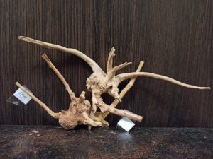 Композиція з коряг для акваріума #10. Азалія. Ціна 195 грн.