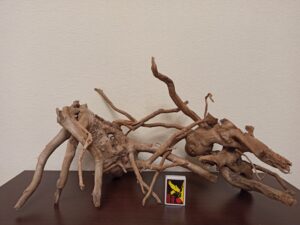 Композиція з коряг для акваріума #33. Азалія. Ціна 950 грн.