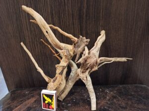 Композиція з коряг для акваріума #25. Азалія. Ціна 420 грн.