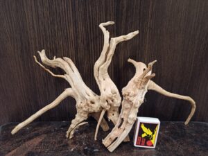 Композиція з коряг для акваріума #38. Азалія. Ціна 490 грн.